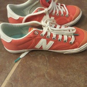 New balance tennis shoes